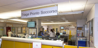 Reggio Emilia, poliziotto aggredito al pronto soccorso