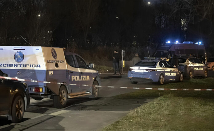 Rogoreto, agenti colpiscono uomo armato di pistola